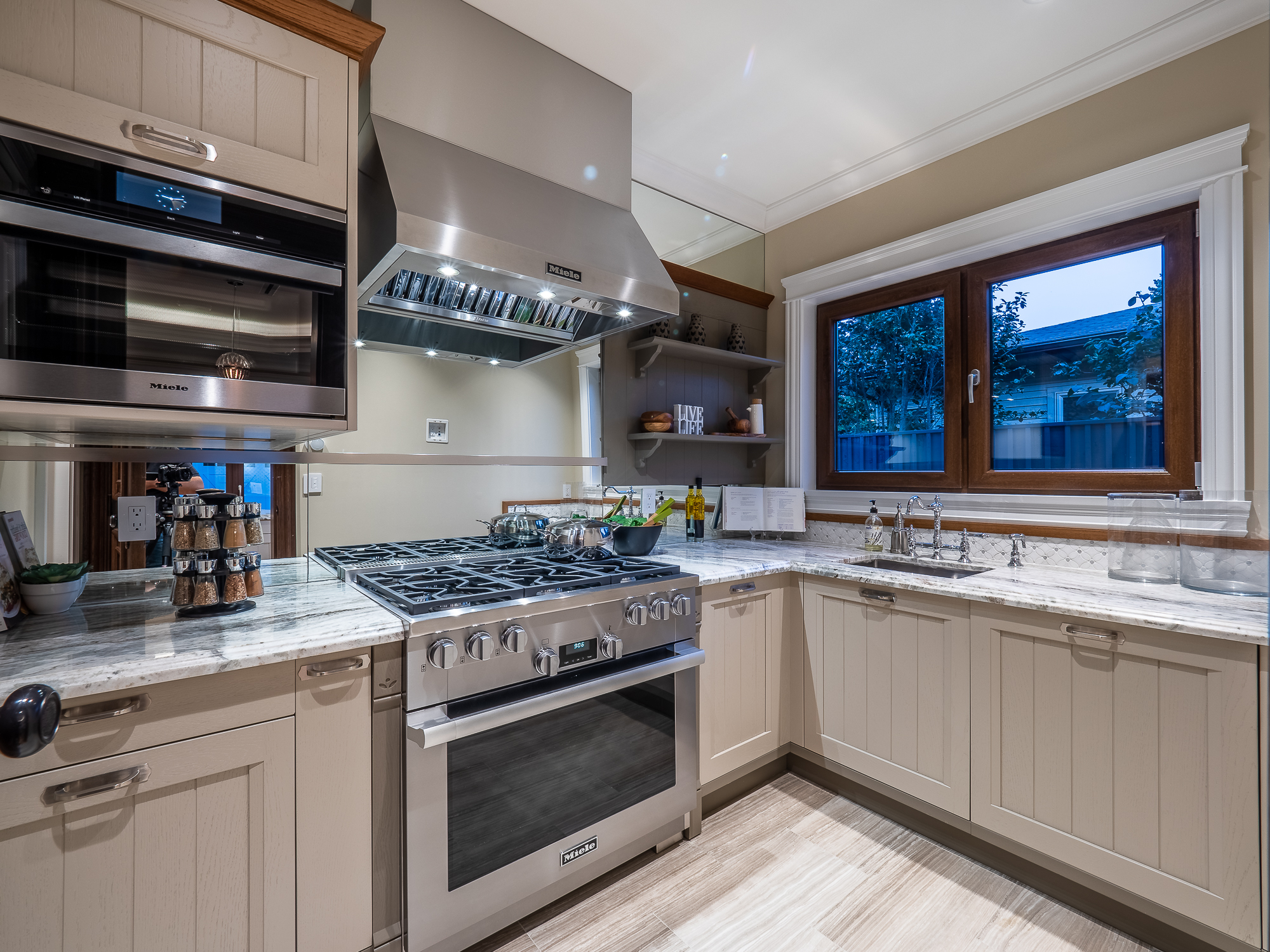 2809 Edgemont Boulevard, North Vancouver 25