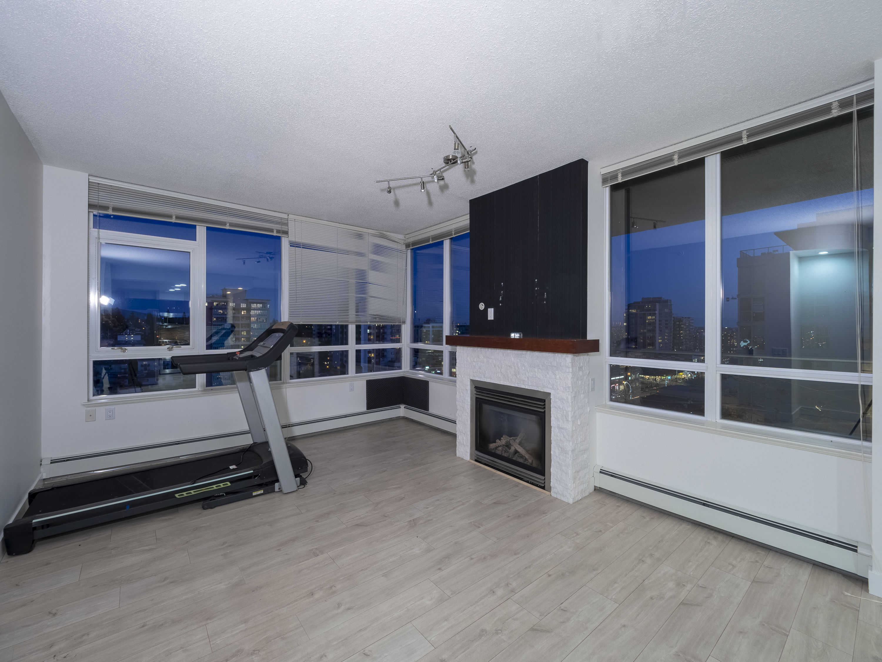 1204 120 W 16Th Street, North Vancouver 16