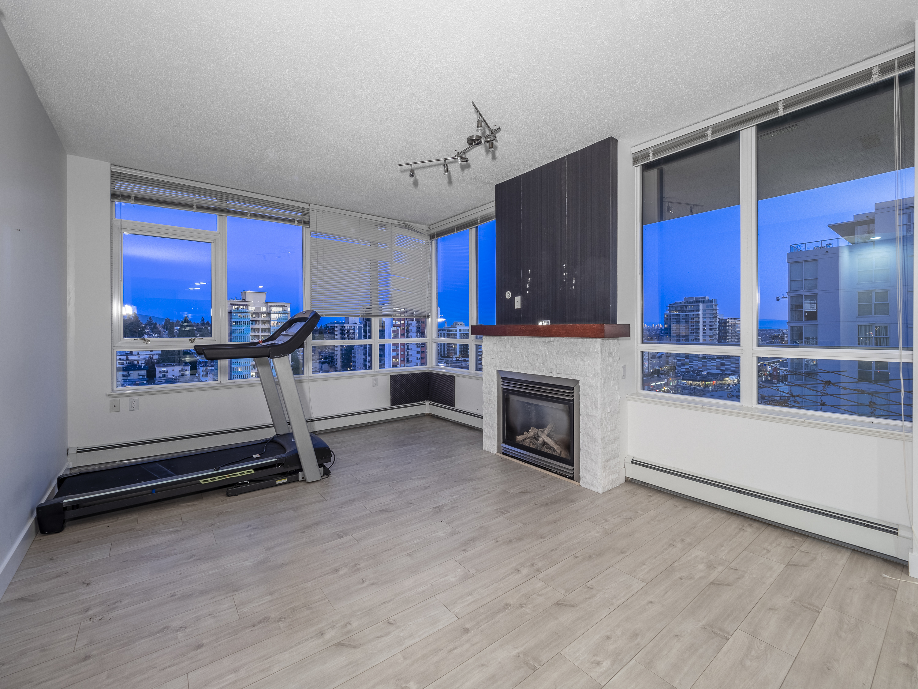 1204 120 W 16Th Street, North Vancouver 2