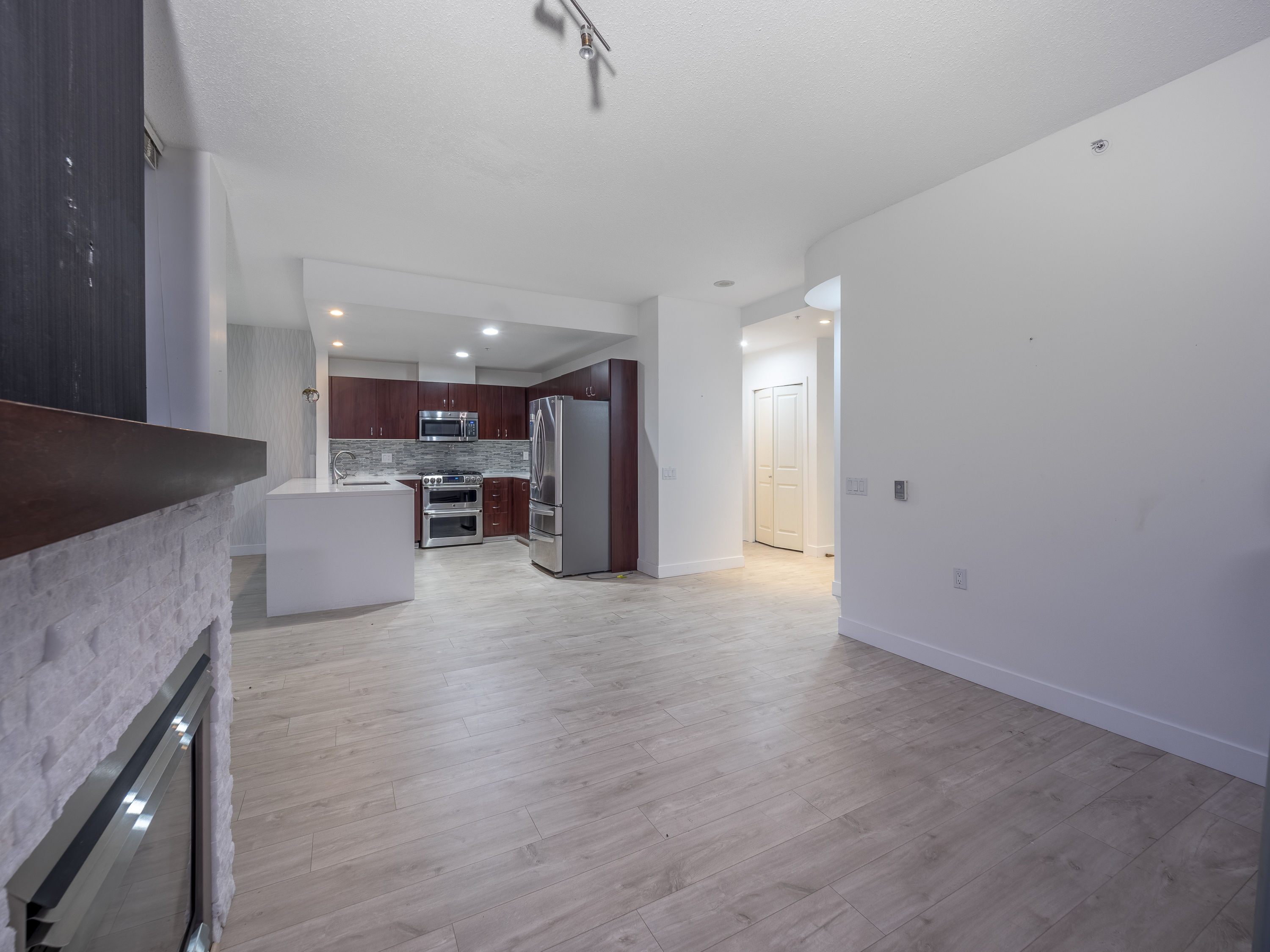 1204 120 W 16Th Street, North Vancouver 3