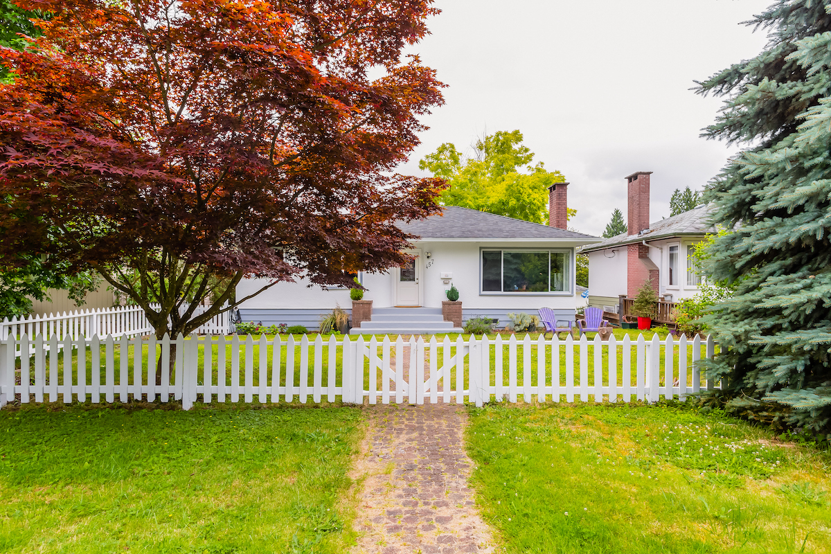 457 E 8th St, North Vancouver