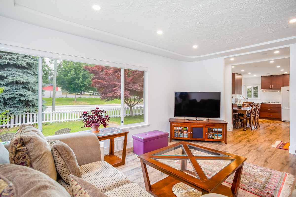 457 E 8th St, North Vancouver 10