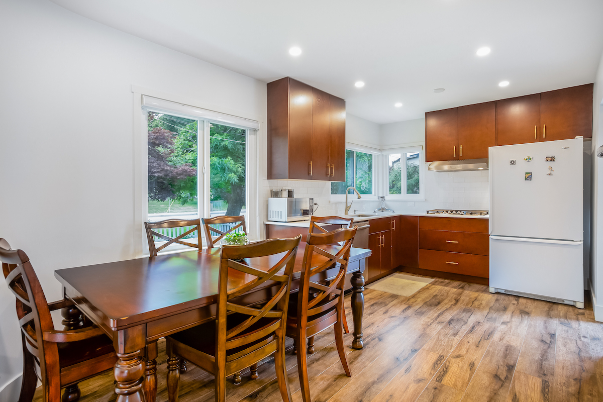 457 E 8th St, North Vancouver 11