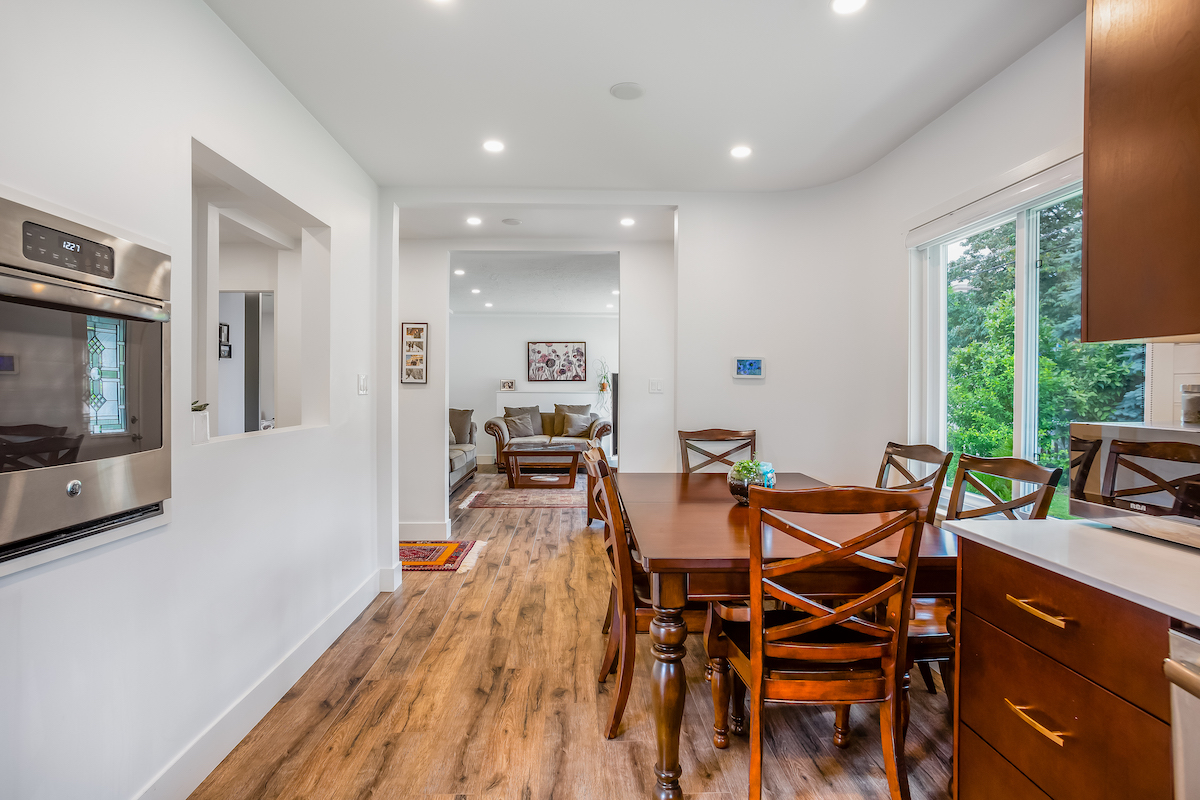 457 E 8th St, North Vancouver 14