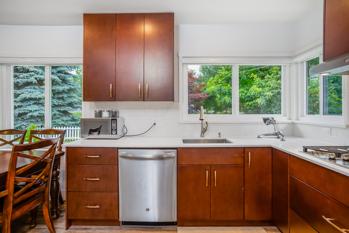 457 E 8th St, North Vancouver 16
