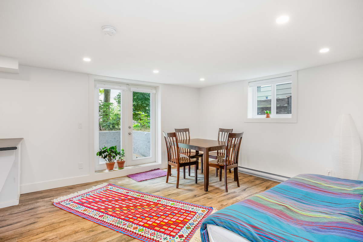 457 E 8th St, North Vancouver 25