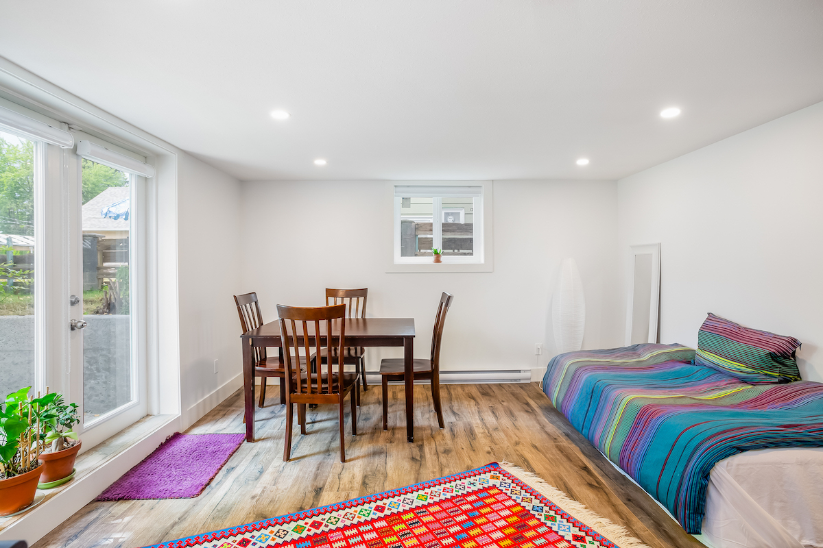457 E 8th St, North Vancouver 26