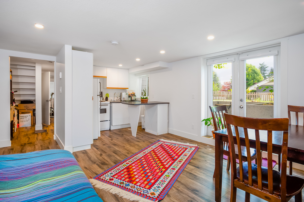 457 E 8th St, North Vancouver 27