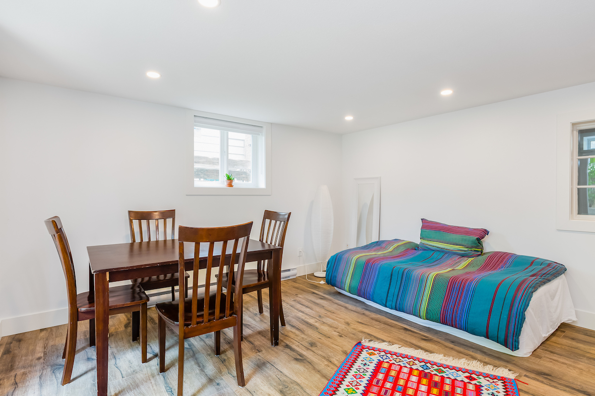 457 E 8th St, North Vancouver 28