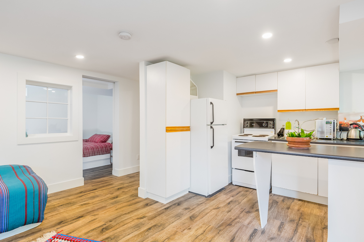 457 E 8th St, North Vancouver 29