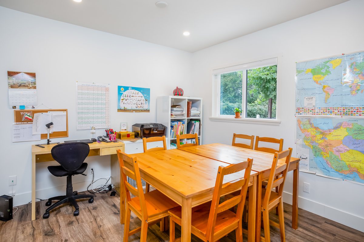 457 E 8th St, North Vancouver 32