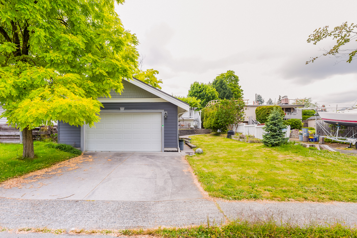 457 E 8th St, North Vancouver 37