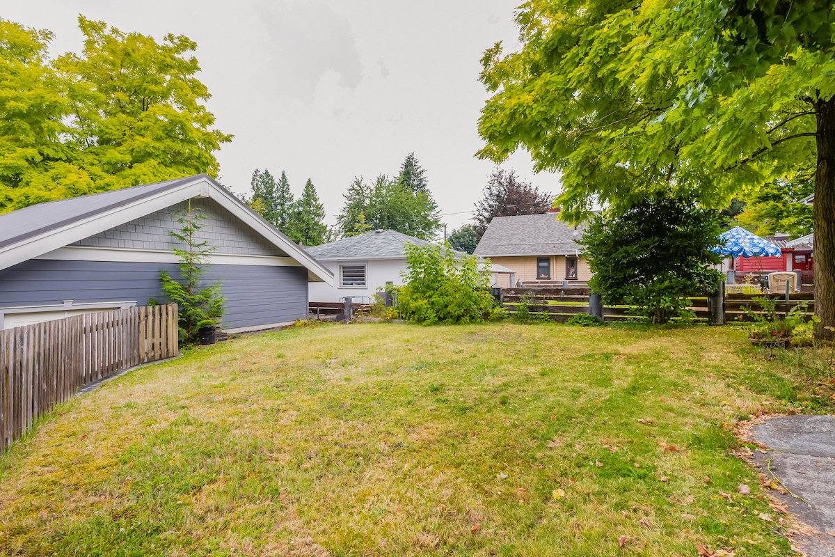 457 E 8th St, North Vancouver 39