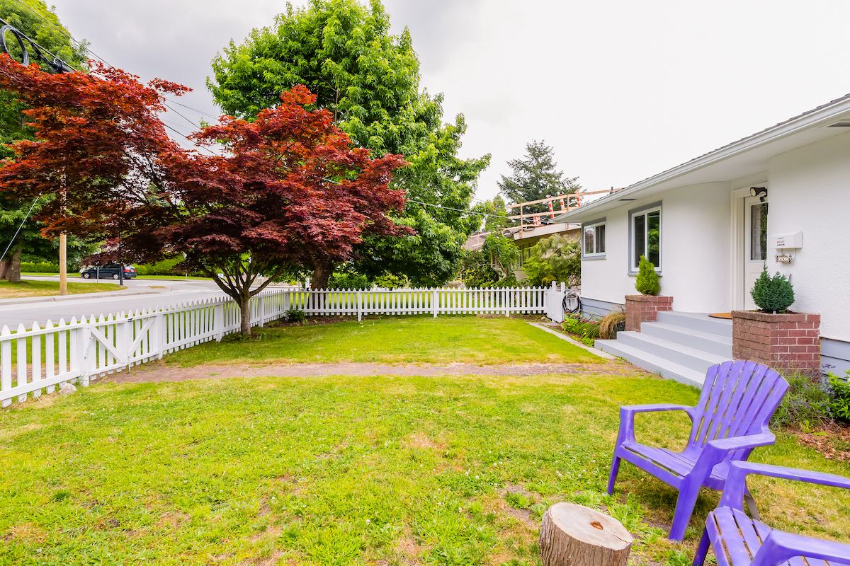 457 E 8th St, North Vancouver 4