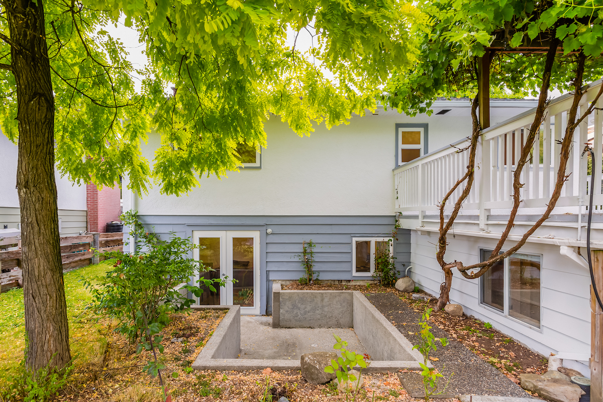 457 E 8th St, North Vancouver 41