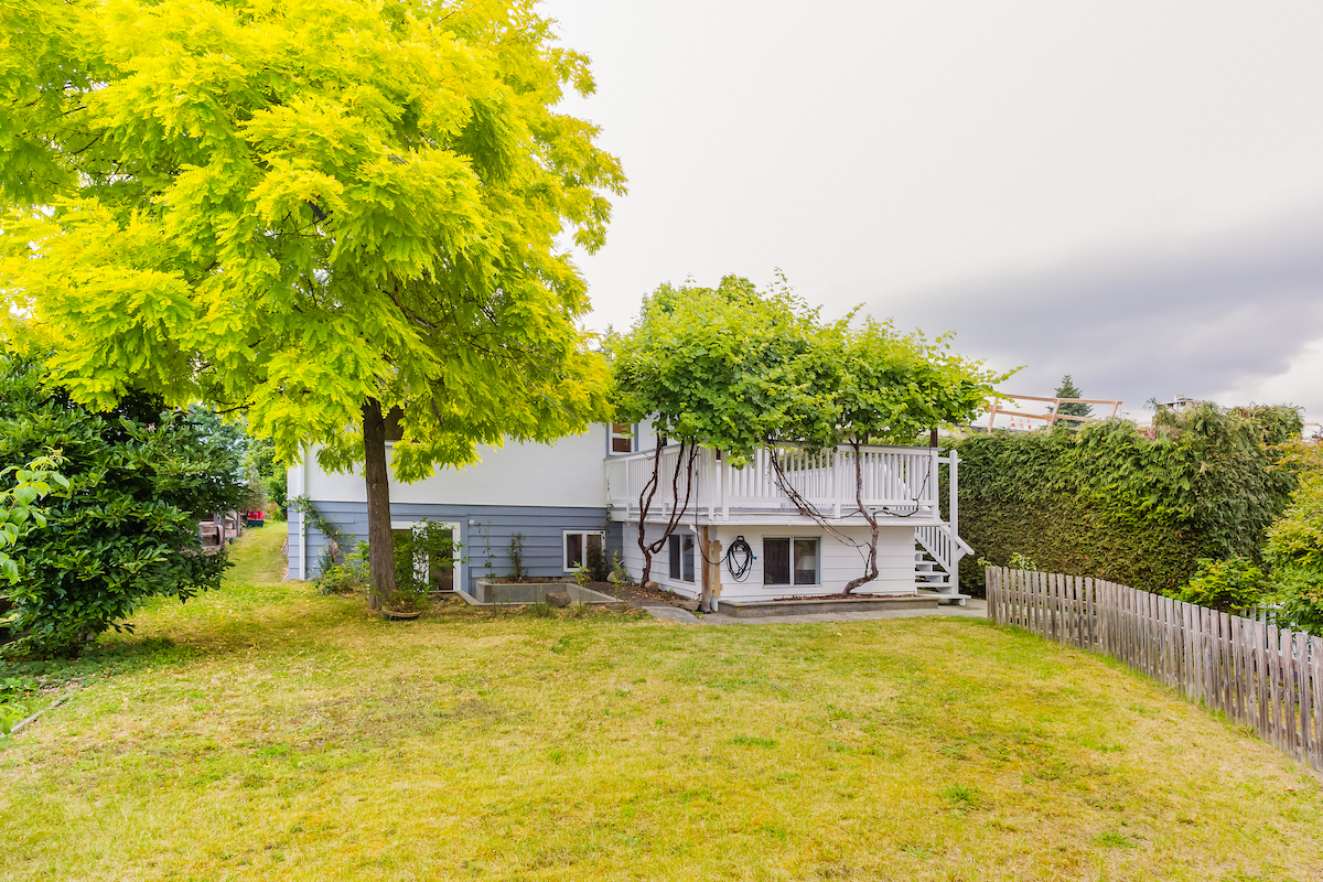 457 E 8th St, North Vancouver 42