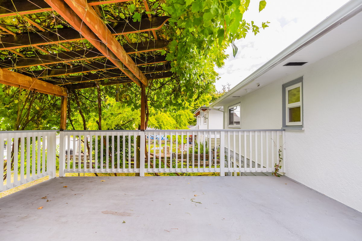 457 E 8th St, North Vancouver 45