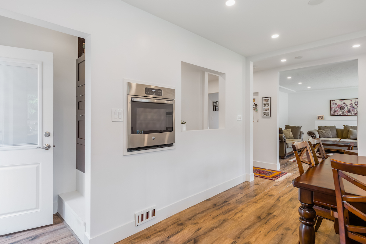 457 E 8th St, North Vancouver 7