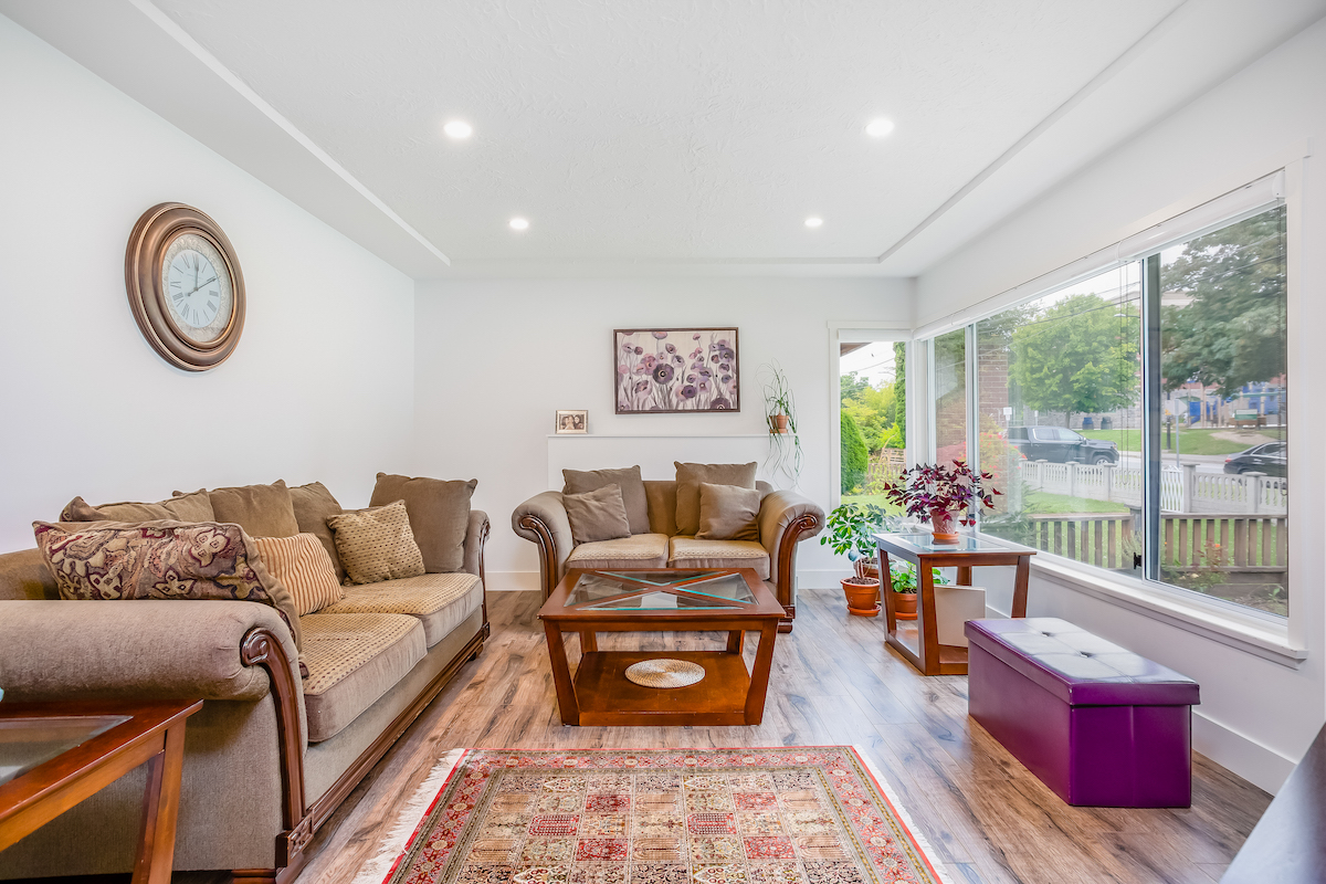 457 E 8th St, North Vancouver 8