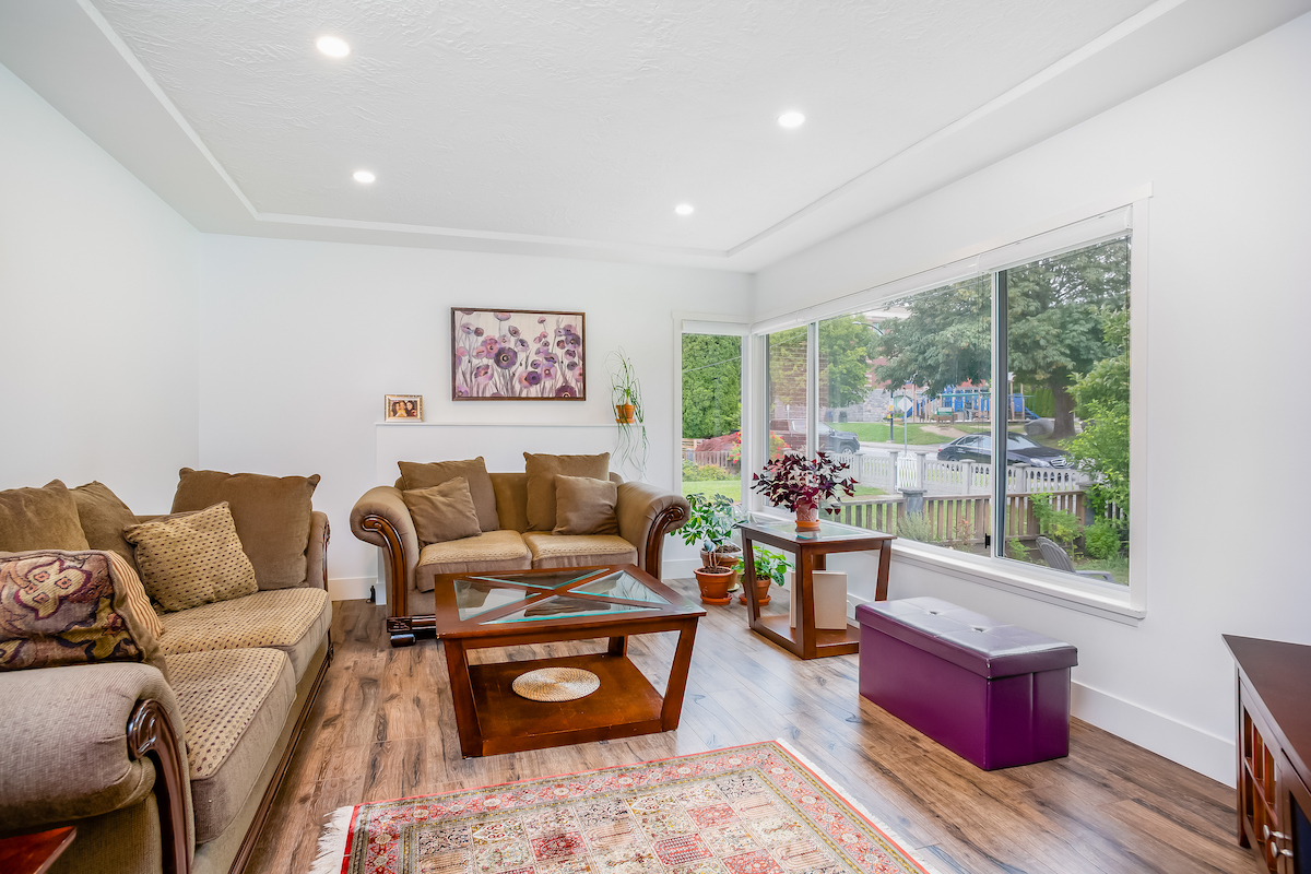 457 E 8th St, North Vancouver 9