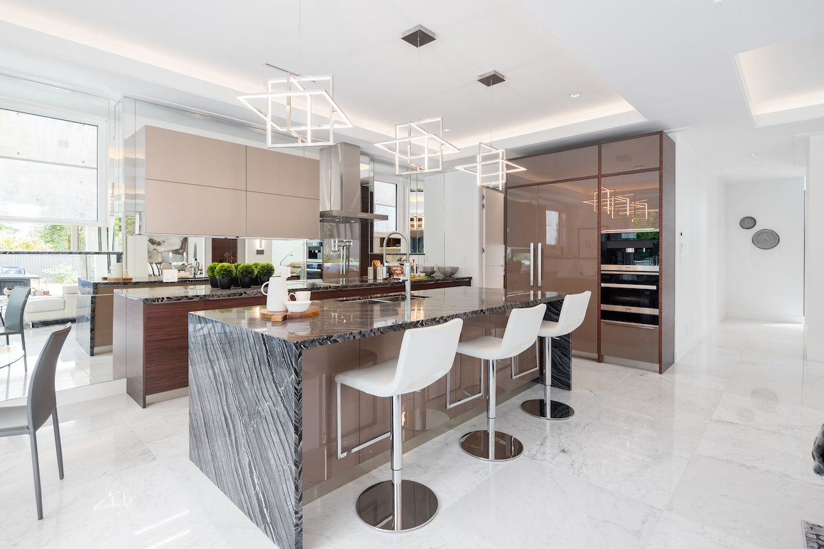 858 Clements Avenue, North Vancouver BC 24
