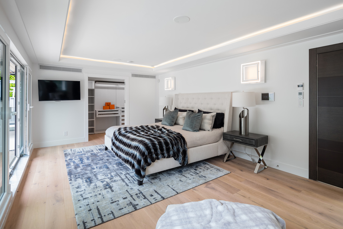 858 Clements Avenue, North Vancouver BC 31