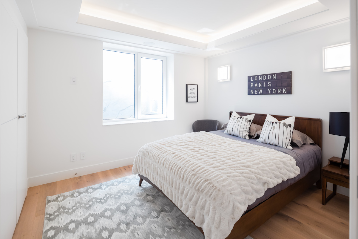 858 Clements Avenue, North Vancouver BC 44
