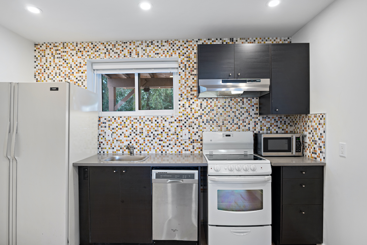 1806 Chalmers Ave, Port Coquitlam 26