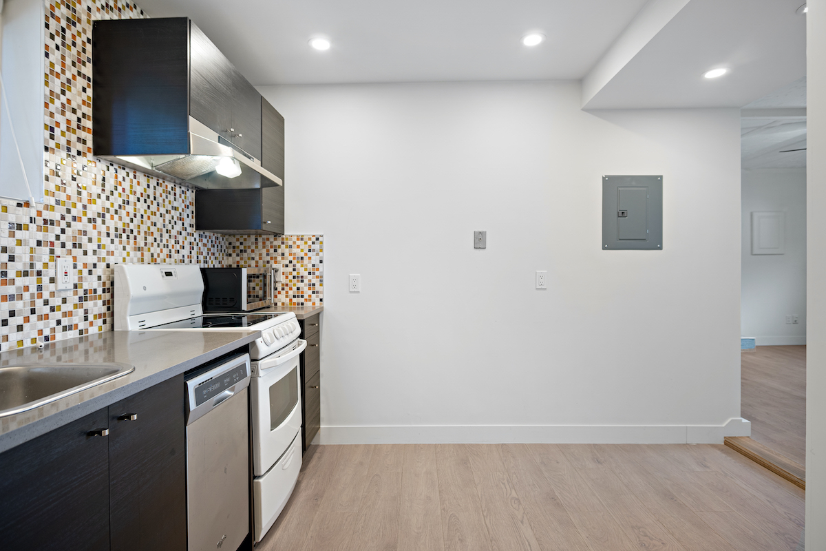 1806 Chalmers Ave, Port Coquitlam 27