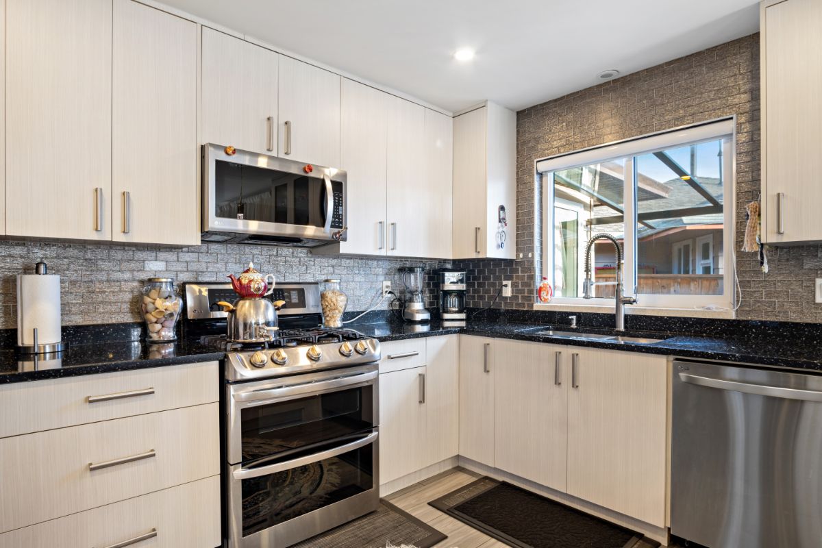 20461 Deniza Ave, Maple Ridge 10