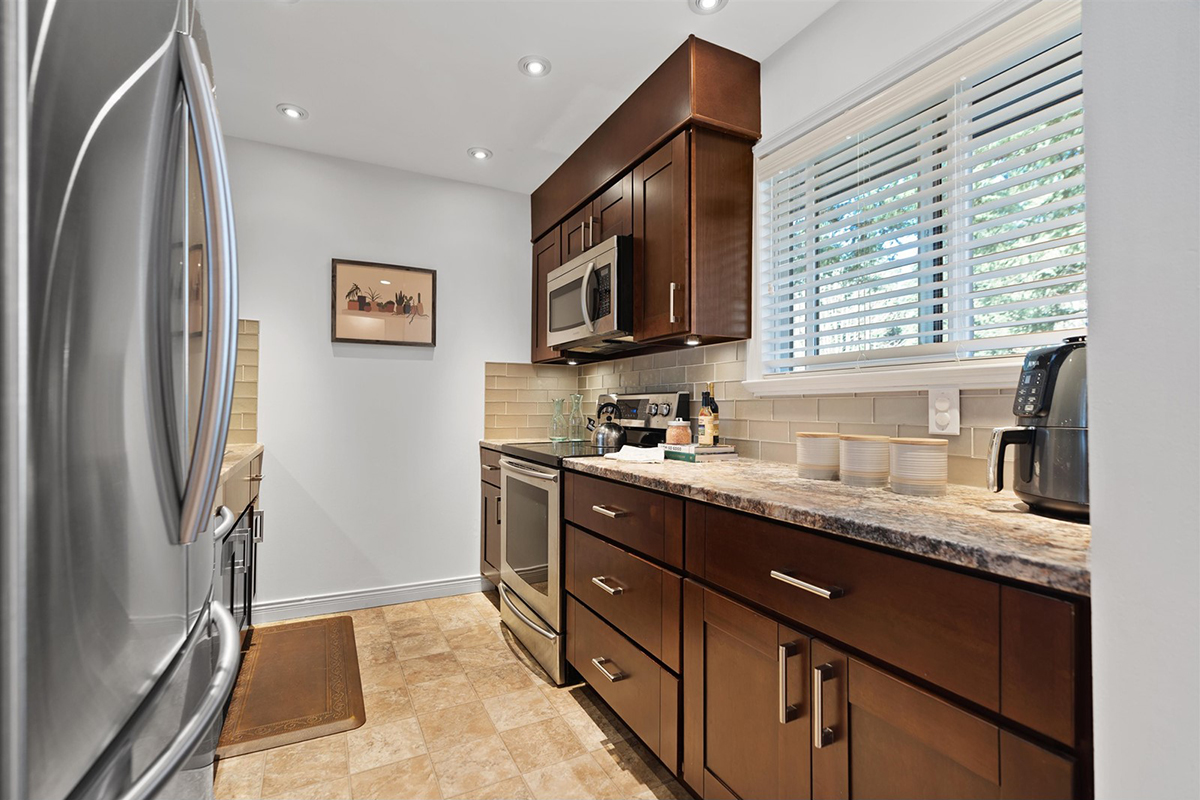 862 Blakstock Road, Port Moody 11