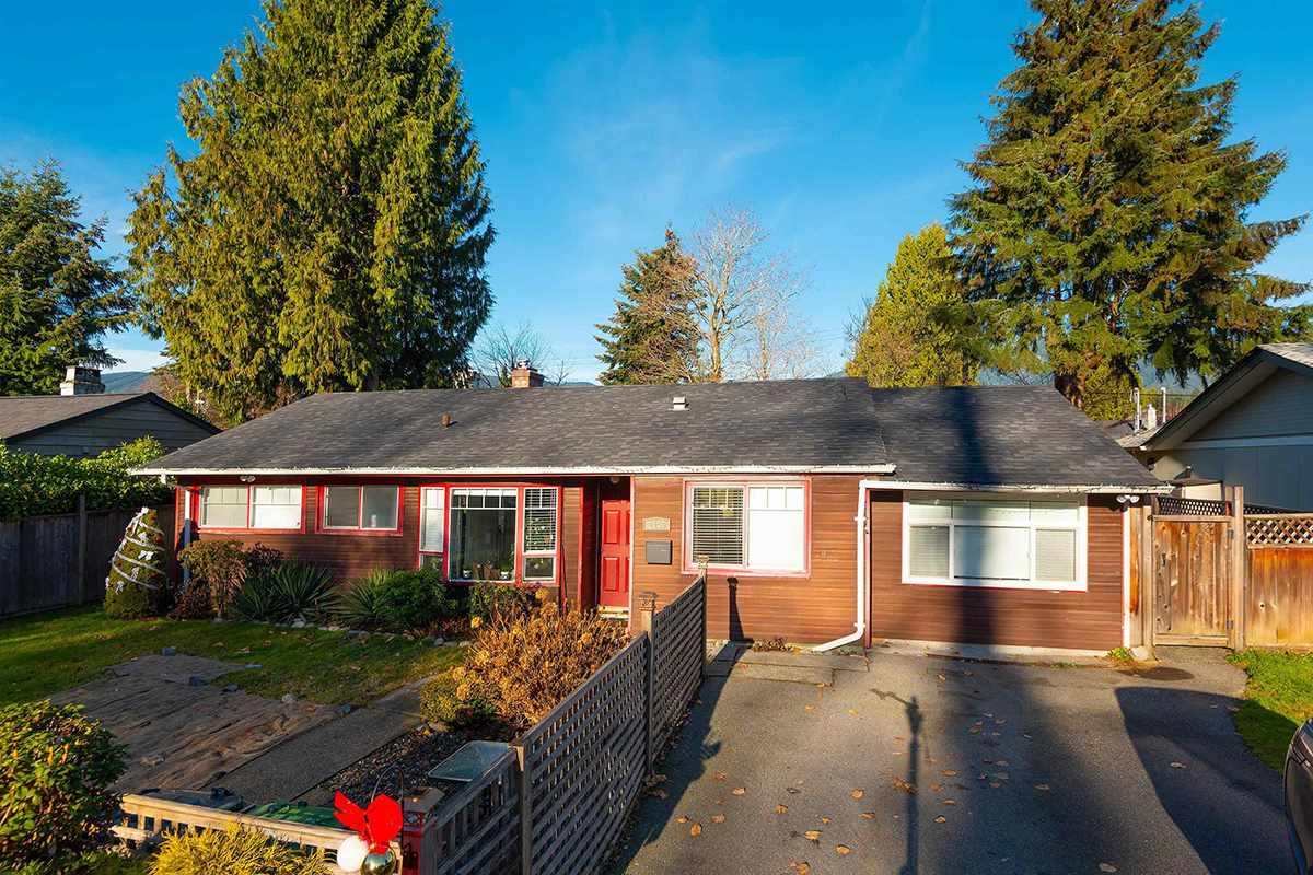 1140 Maplewood Crescent, North Vancouver 2