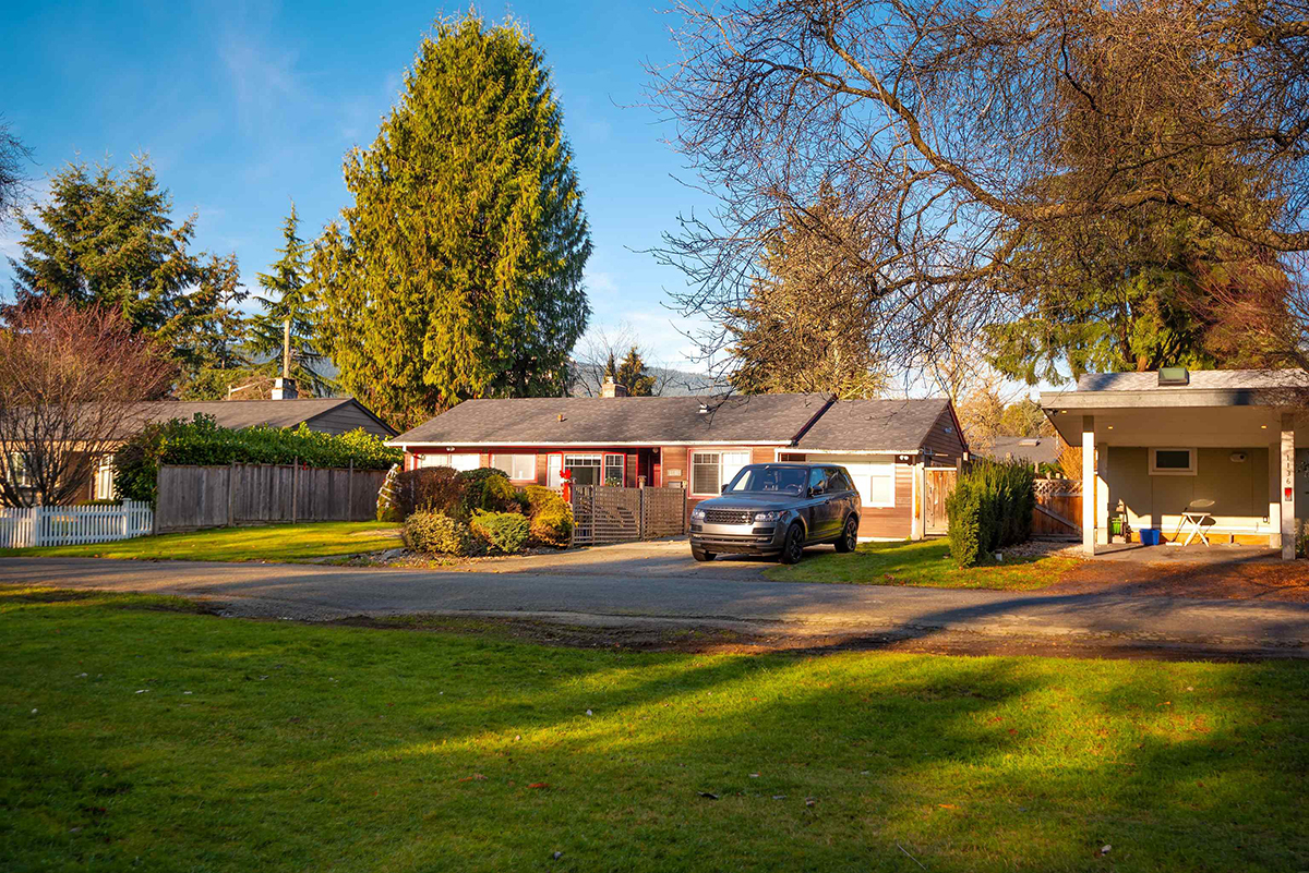 1140 Maplewood Crescent, North Vancouver 3