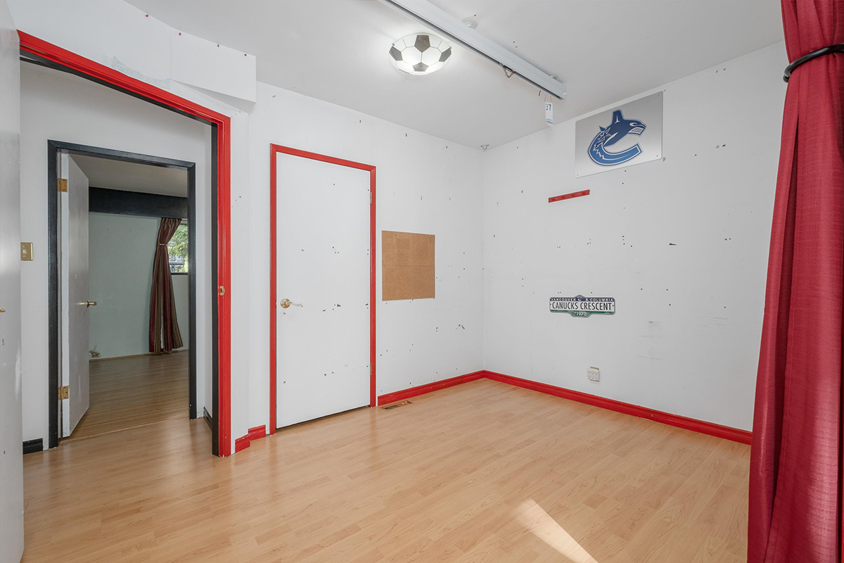 1355 Chamberlain Drive, North Vancouver 13