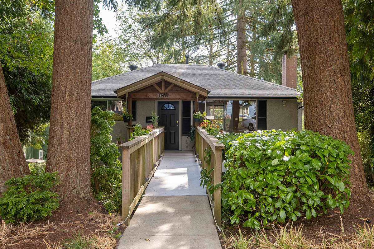 1355 Chamberlain Drive, North Vancouver 2
