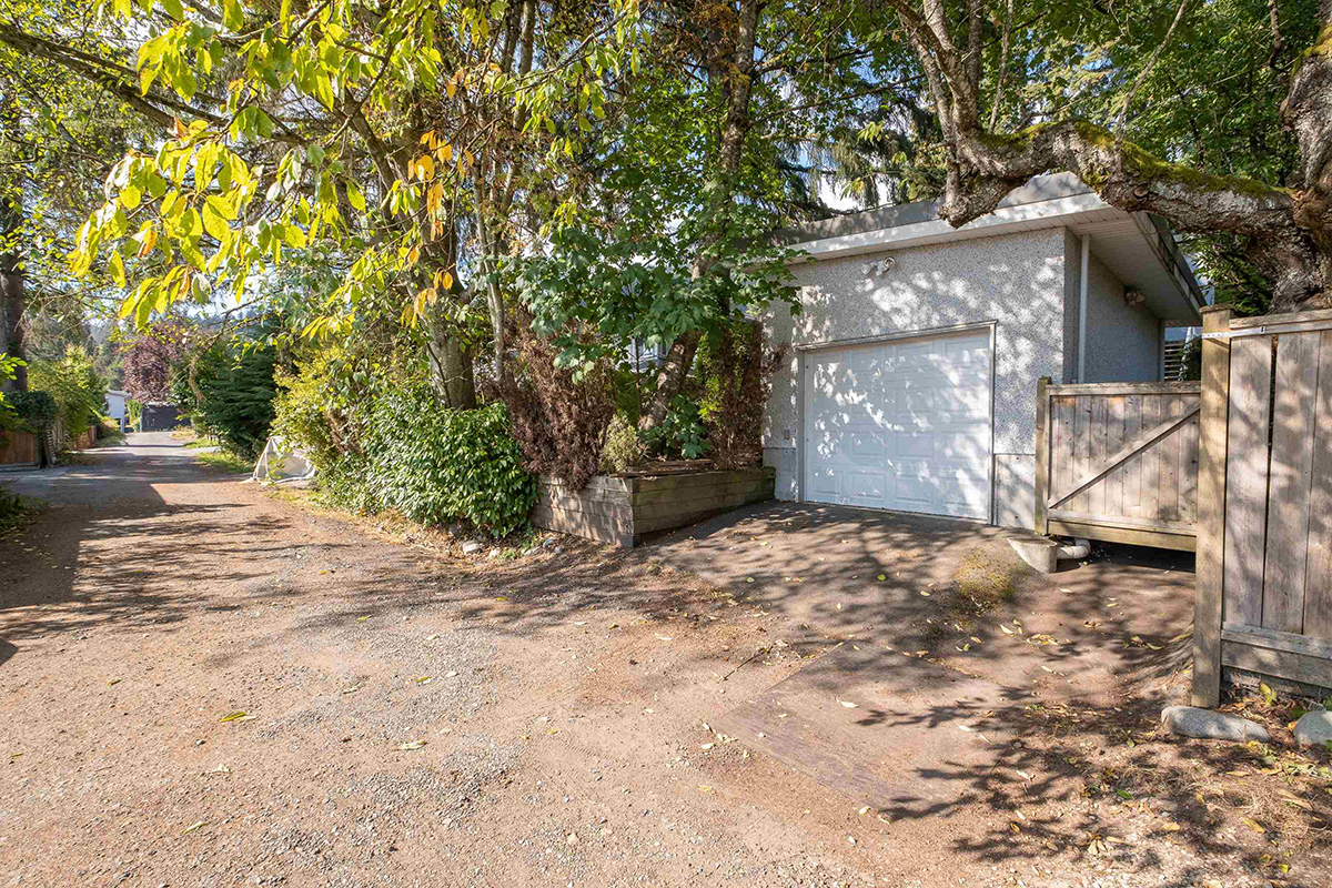 1355 Chamberlain Drive, North Vancouver 27
