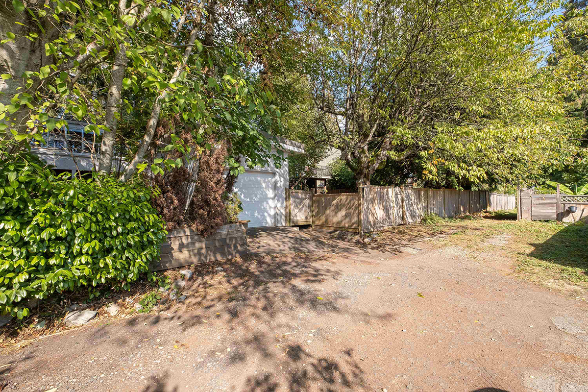 1355 Chamberlain Drive, North Vancouver 28