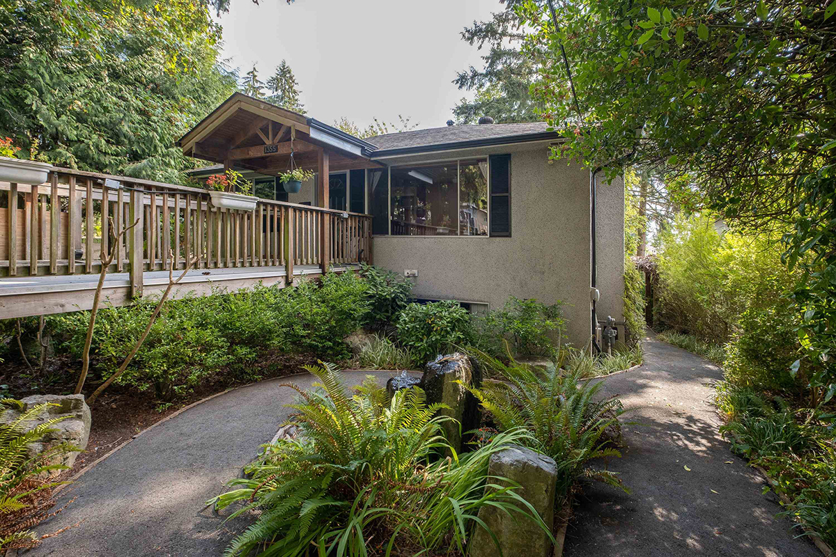 1355 Chamberlain Drive, North Vancouver 29
