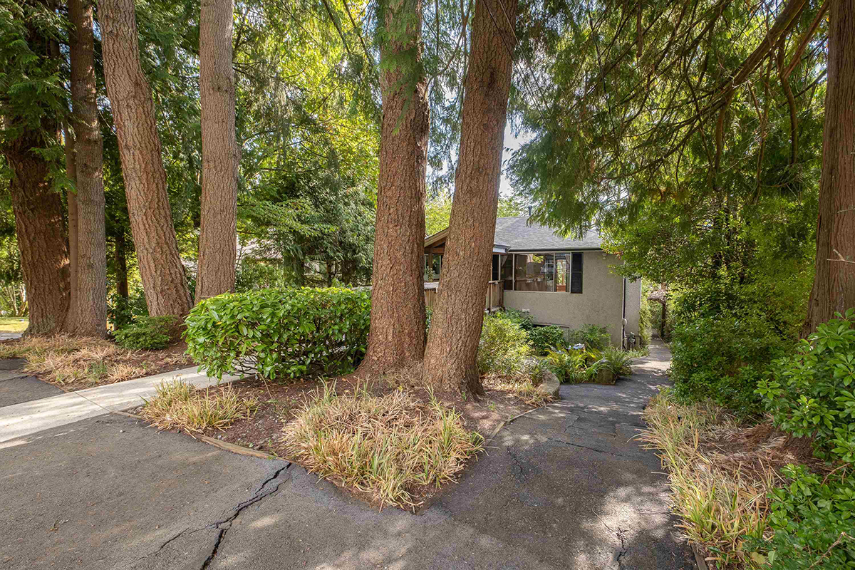 1355 Chamberlain Drive, North Vancouver 34