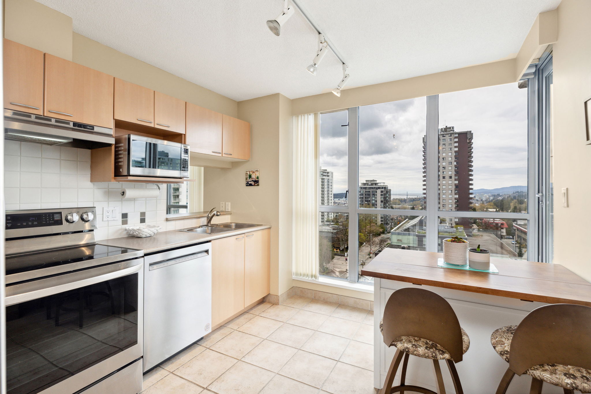906 108 E 14th Street,  North Vancouver 10