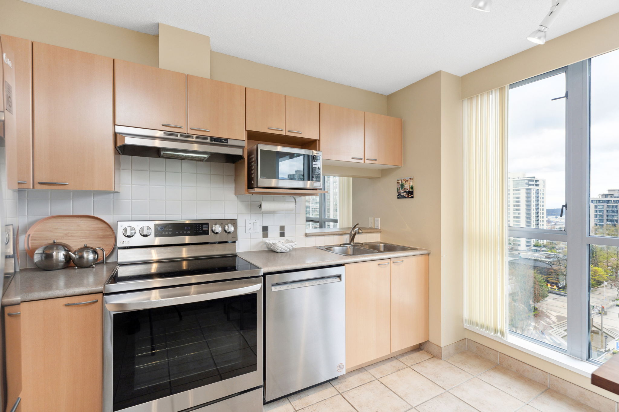 906 108 E 14th Street,  North Vancouver 13