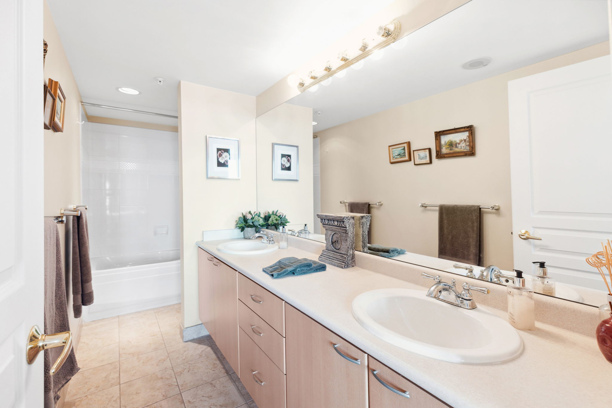 906 108 E 14th Street,  North Vancouver 18