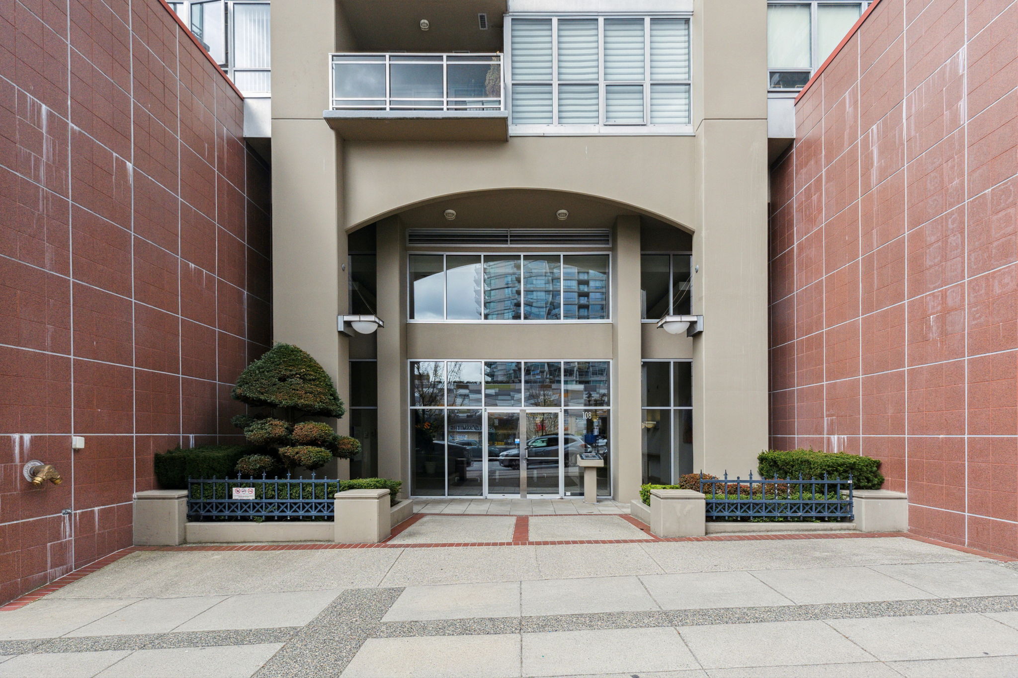 906 108 E 14th Street,  North Vancouver 3