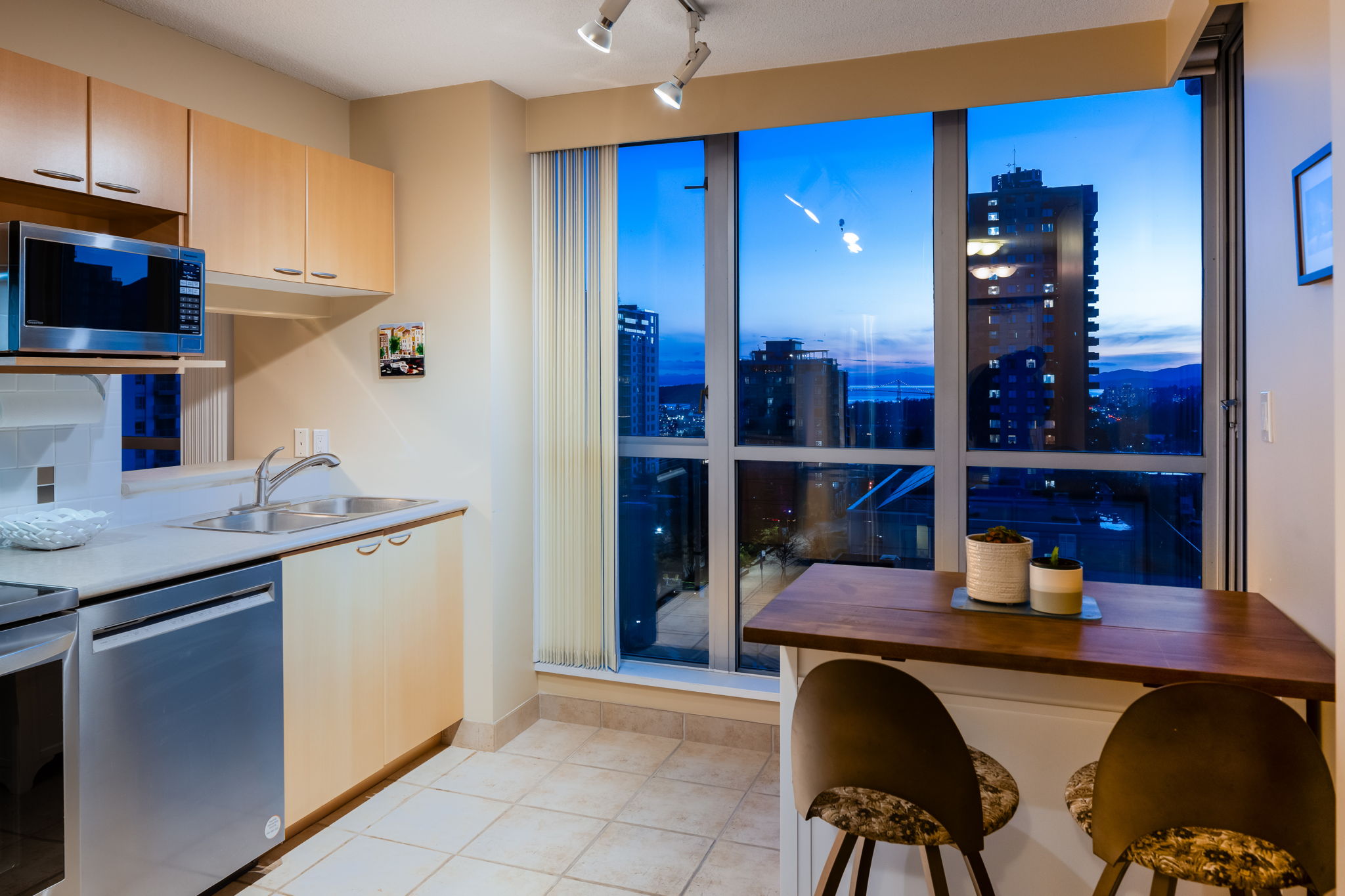 906 108 E 14th Street,  North Vancouver 31