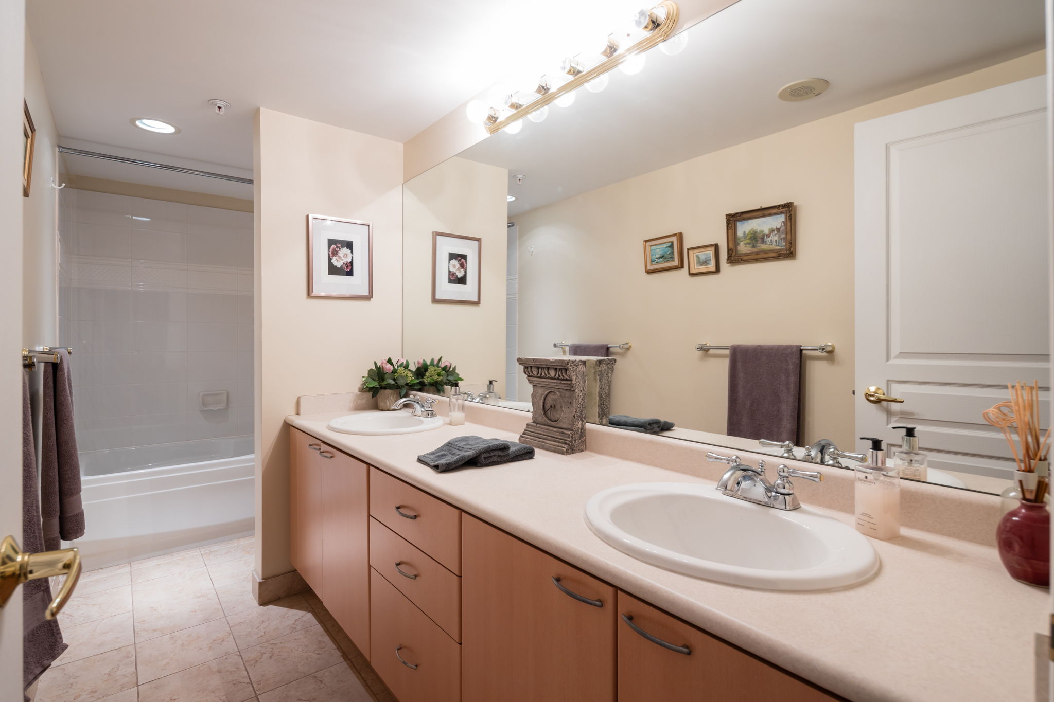 906 108 E 14th Street,  North Vancouver 34