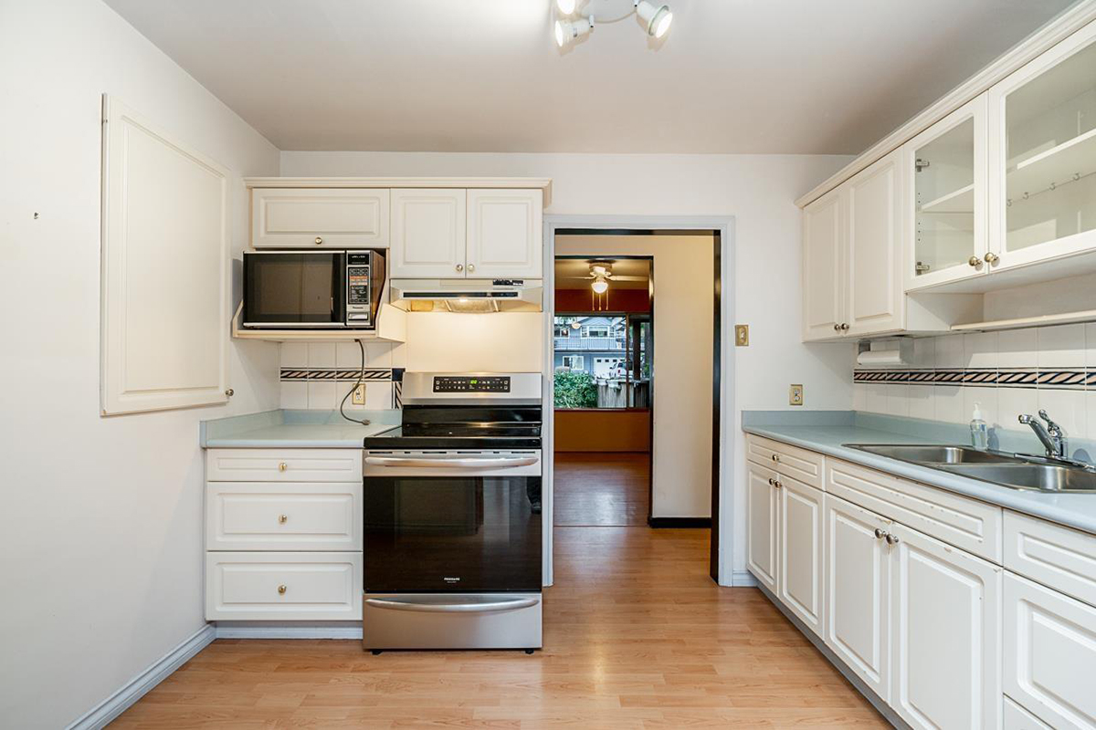 1355 Chamberlain Drive, North Vancouver 11