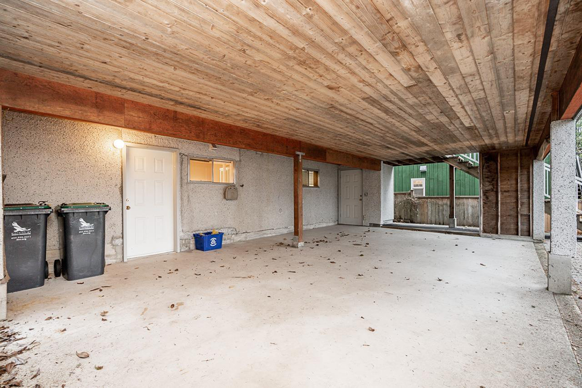 1355 Chamberlain Drive, North Vancouver 32