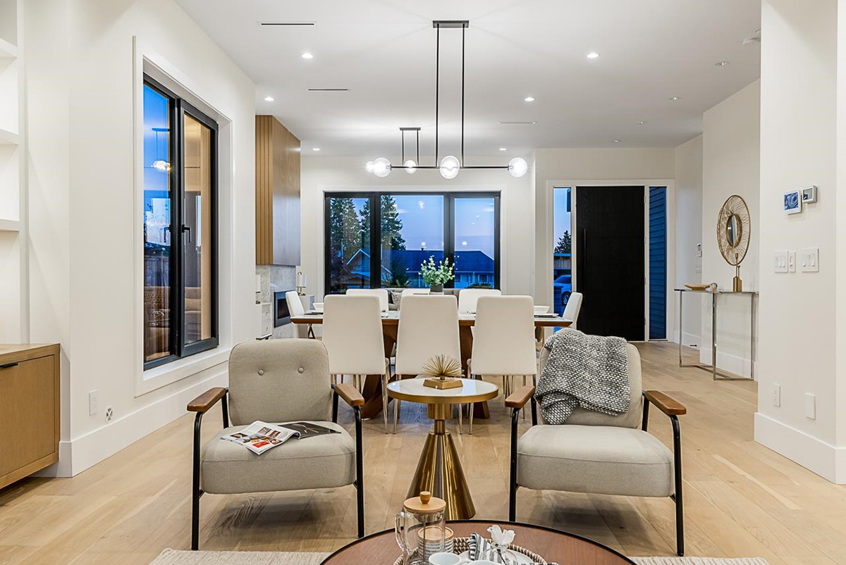 866 E 10th Street, North Vancouver 11
