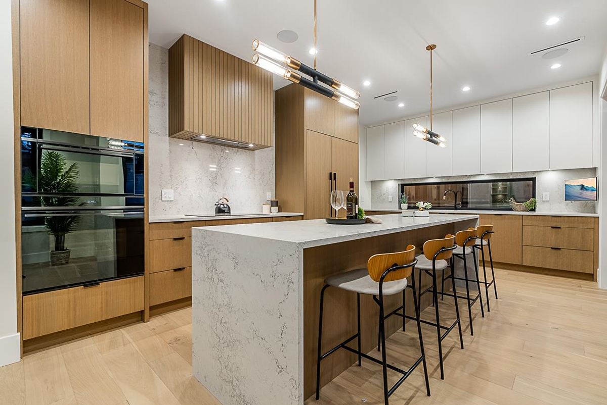 866 E 10th Street, North Vancouver 14