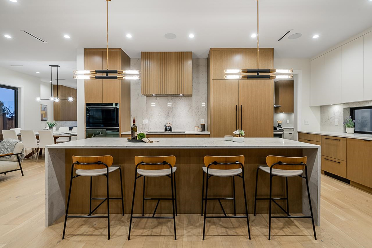 866 E 10th Street, North Vancouver 18